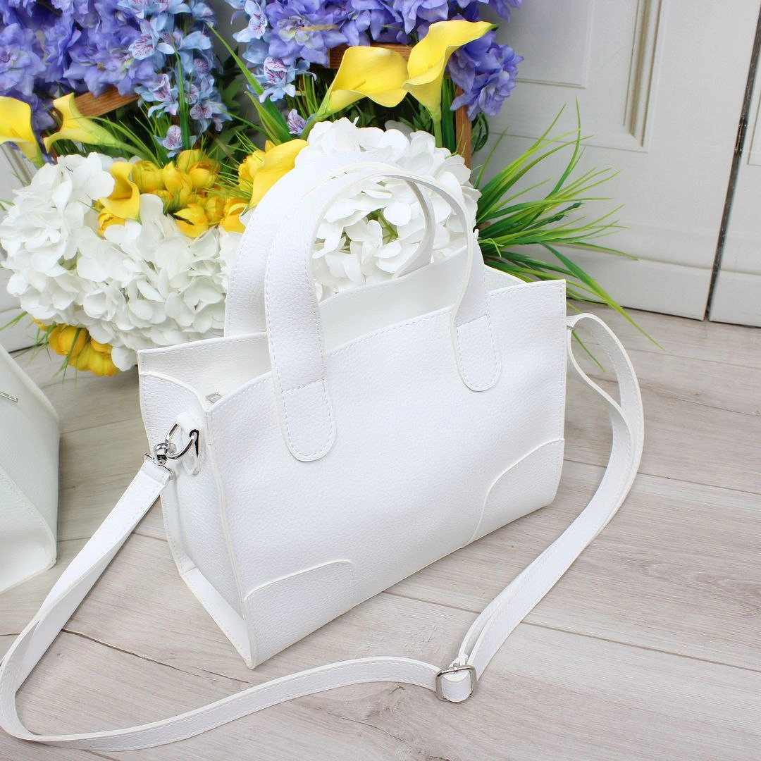 Жіноча сумка біла класична еко-шкіра, компактна та стильна для міста